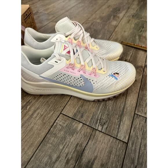 Nike Women's React Pegasus Trail 4 Sail Whisper Running Sneakers Shoes Size 9.5 - Picture 2 of 10